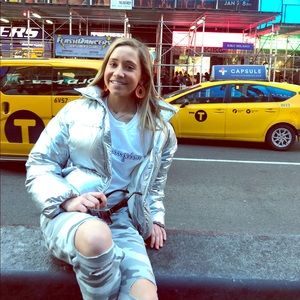 Meet your Posher, Lacey